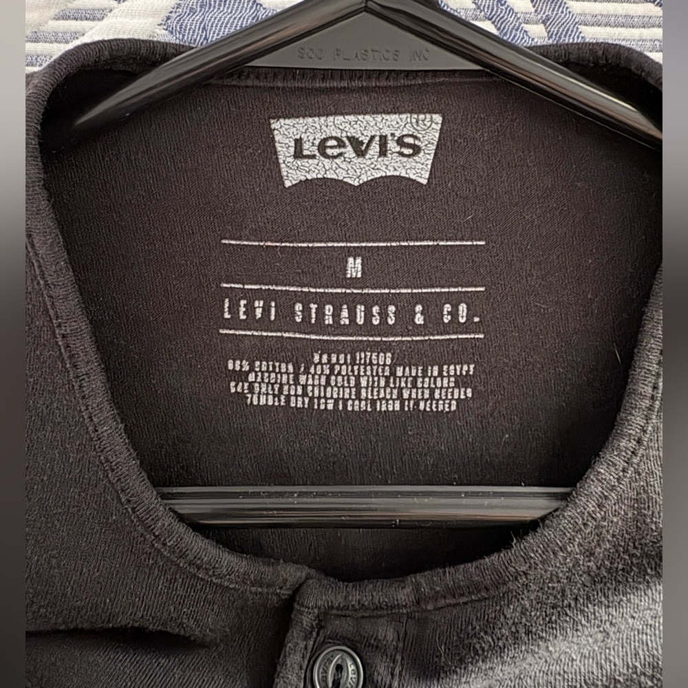 Levi's Classic Henley Shirt - Picture 3 of 3